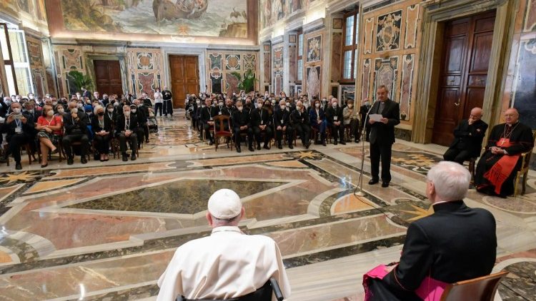 Папа Франциск на встрече с участниками международной конференции по нравственному богословию (Ватикан, 13 мая 2022 г.)