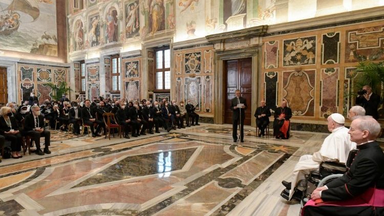Папа Франциск на встрече с участниками международной конференции по нравственному богословию (Ватикан, 13 мая 2022 г.)