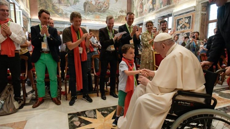 Святейший Отец на встрече с жителями и сотрудниками «Деревни Франциска» (Ватикан, 14 мая 2022 г.)