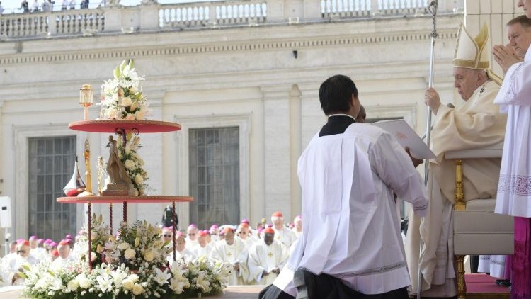 Le Pape François prononçant la formule de canonisation - 15 mai 2022