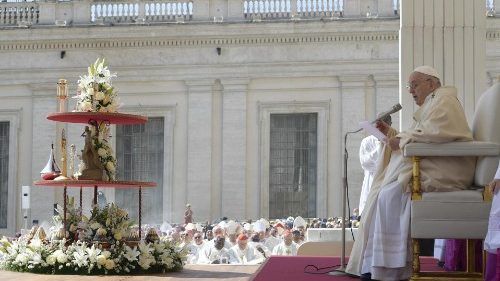 Popiežius: neatskirkime šventumo nuo kasdienybės
