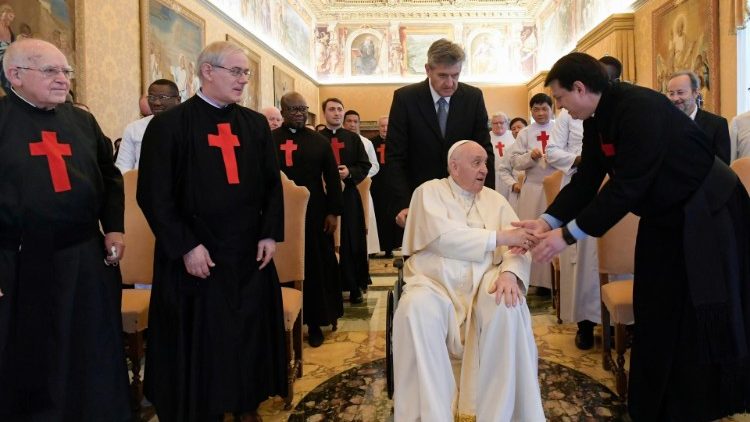 Папа Франциск на встрече с участниками Генерального капитула камиллианцев (Ватикан, 16 мая 2022 г.) 