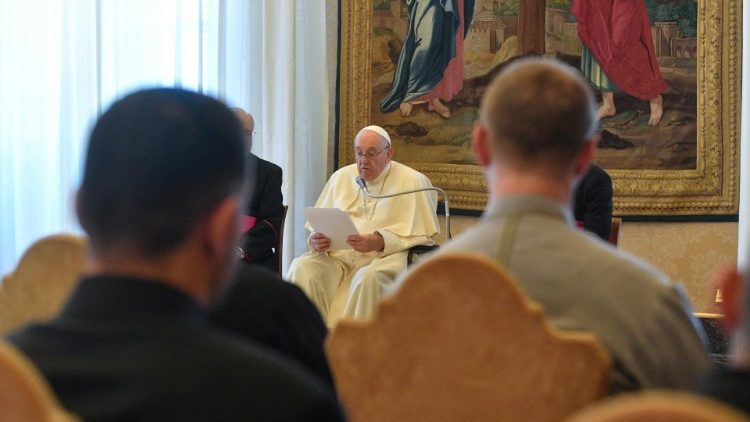 Papa amekutana na Jumuiya  ya Taasisi ya Kipapa ya Pio ya Romania