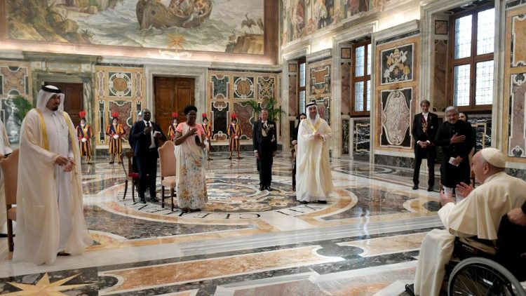 Папата прие акредитивните писма на новите нерезидентни посланици при Светия Престол, 19.5.2022