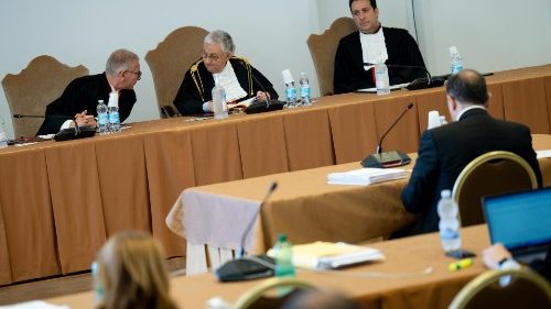 Justice vaticane: déclaration spontanée du cardinal Becciu