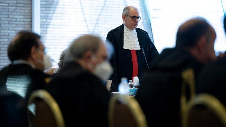 Il Promotore di Giustizia aggiunto, Alessandro Diddi, durante l'interrogatorio