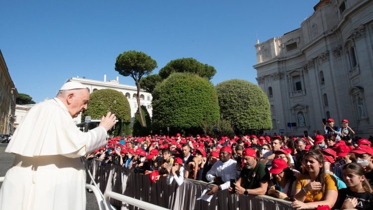 Papa Franjo i krizmanici iz Genove