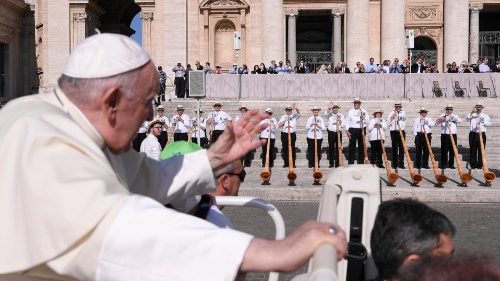 Il Papa: la vecchiaia è la stagione della saggezza nella società della stanchezza