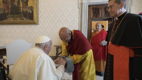 Папа встретился с буддистами Монголии