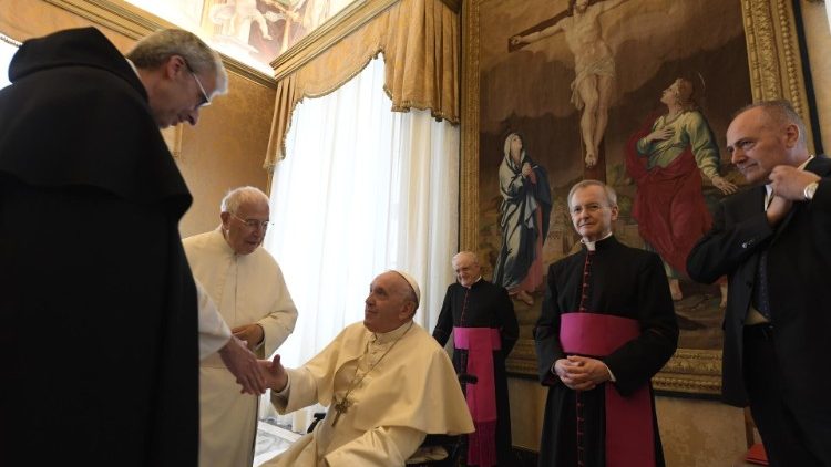 Un saludo personal del Papa a los 35 miembros del Comité Pontificio para las Ciencias Históricas