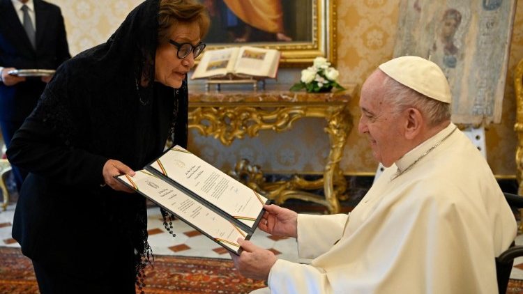 La Embajadora de Bolivia Teresa Susana Subieta Serrano presentó sus cartas credenciales al Santo Padre.