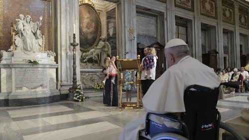 Папа призвал молиться Богородице о мире в Украине