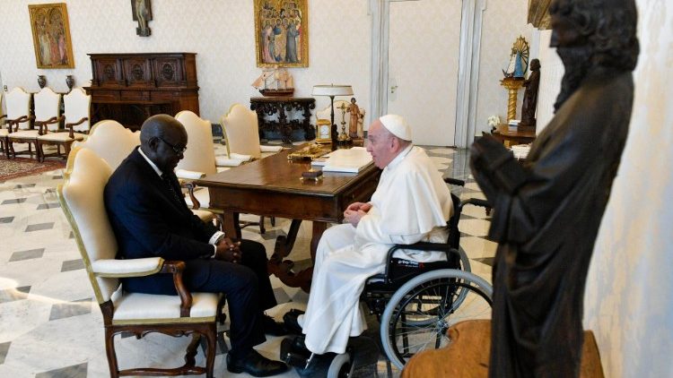 Ferenc pápa a Kongó szentszéki nagykövetével