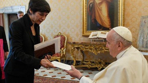 La nouvelle ambassadrice de France près le Saint-Siège reçue par le Pape