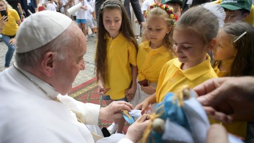 Pope Francis: 'I want to go to Ukraine, but at the right moment'