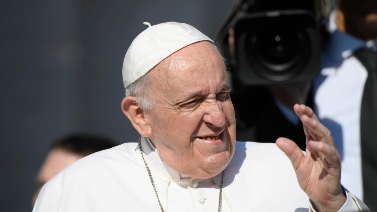 Papież zachęca Polaków do modlitwy o pokój w Europie