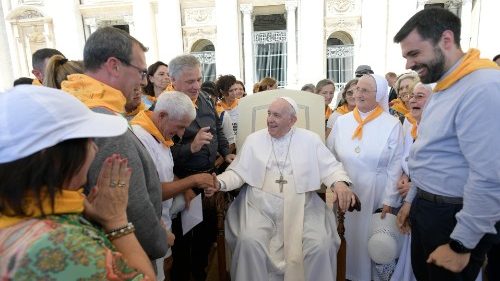 Il Papa: non saremo giovani per sempre, ma la vecchiaia ci prepara all'eternità