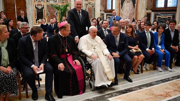 Papa Franjo i članovi Saveza katoličkih obiteljskih udruga u Europi 