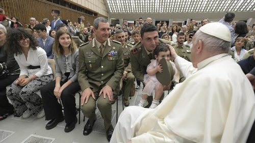 Le Pape loue l’esprit de sacrifice et du devoir de militaires italiens