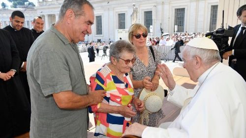 El Papa: la vejez es un límite y un don, descartarla es traicionar la vida