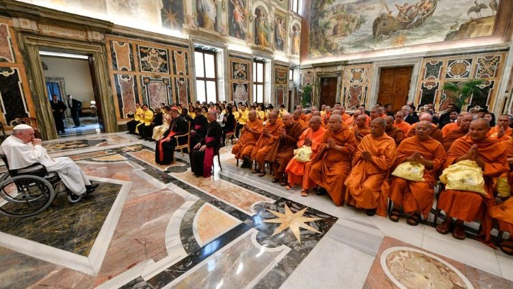 Папа Франциск на встрече с делегацией из Таиланда (Ватикан, 17 июня 2022 г.)