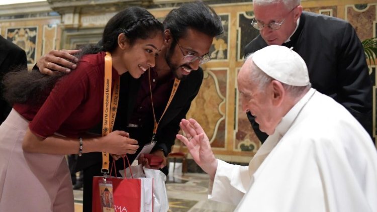 Папа Франциск на встрече с молодёжью из сиро-малабарских епархий (Ватикан, 18 июня 2022 г.)