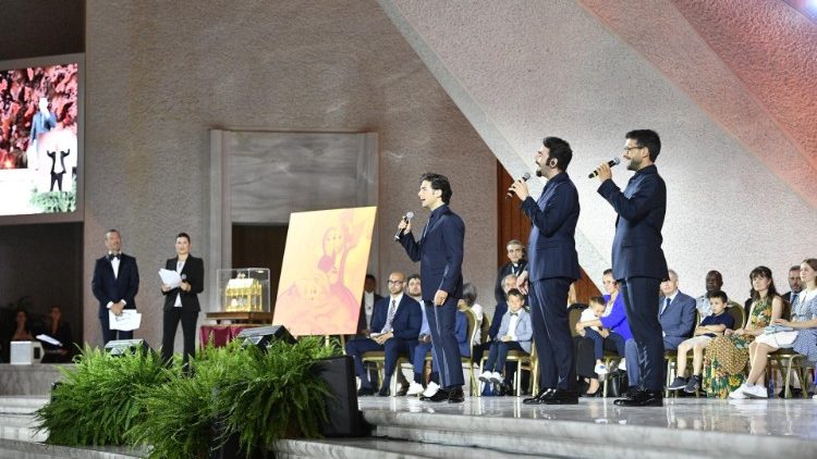 I cantanti de Il Volo si esibiscono in Aula Paolo VI al Festival delle famiglie