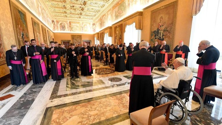 Audience du Pape François avec les membres de la Roaco, en Salle du Consistoire du Palais apostolique, jeudi 23 juin 2022. 