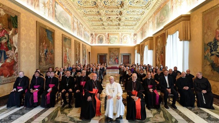 Papa Francesco e i membri della Roaco