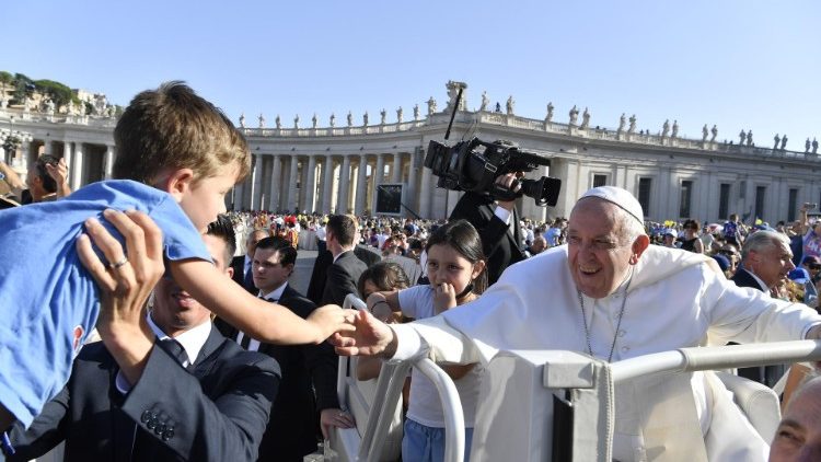 Papa Francisco na Praça São Pedro na Missa conclusiva do Encontro Mundial das Famílias