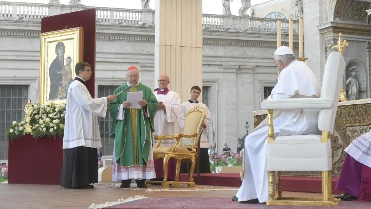 Die Messe wurde von Kardinal Farrell in Anwesenheit von Papst Franziskus zelebriert