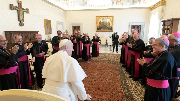 Papa com os bispos na visita ad Limina