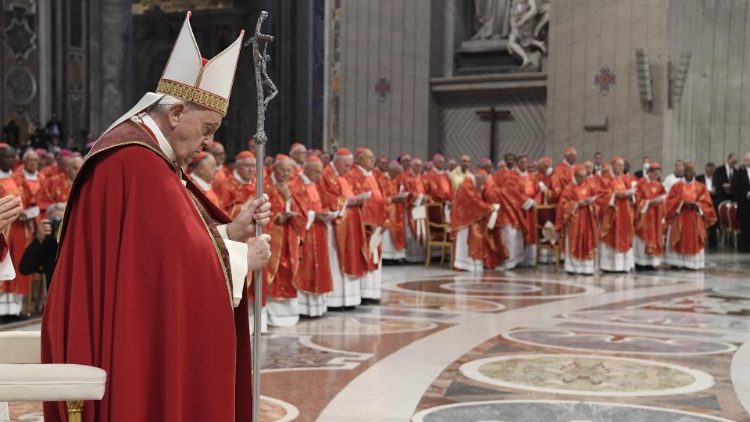 Papa Franjo s novim nadbiskupima metropolitima na misi na blagdan sv. Petra i Pavla