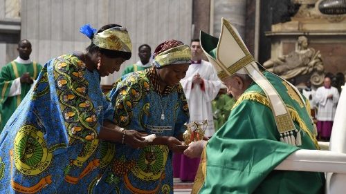 Papstmesse für Kongo: Ein buntes Bild