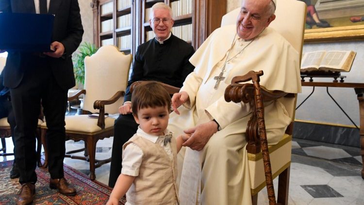 Papež je dejal, da mu je všeč, da je na srečanju bil tudi majhen fantek: "»Vedno glejmo otroke, saj nam kažejo tisto območje svobode, zaradi katerega lahko dobro dihamo."