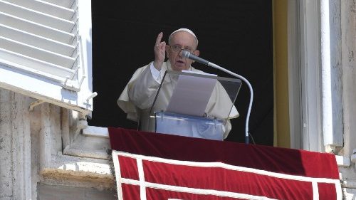 Il Papa: il credente è un viandante che guarda la realtà e ha compassione di chi soffre 