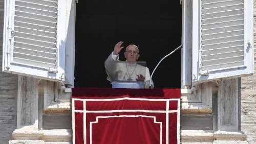 Angelus. Påven: Dra nytta av semestern och läs evangeliet utan brådska