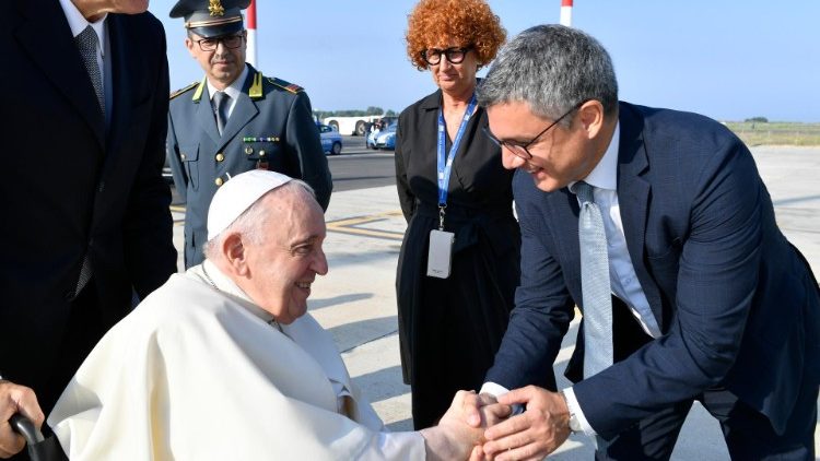 Il Papa alla partenza 