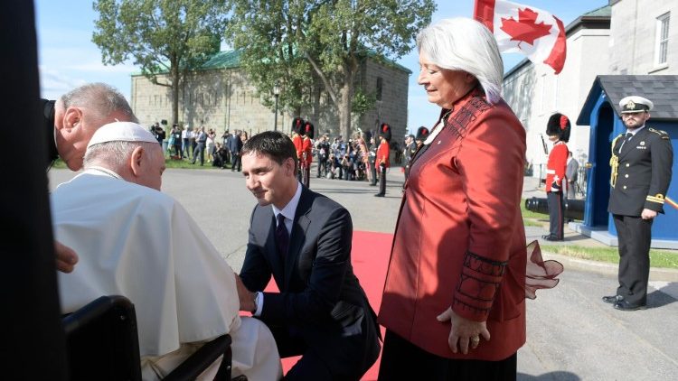 Justin Trudeau e Mary Simon accolgono il Papa alla Citadelle de Québec