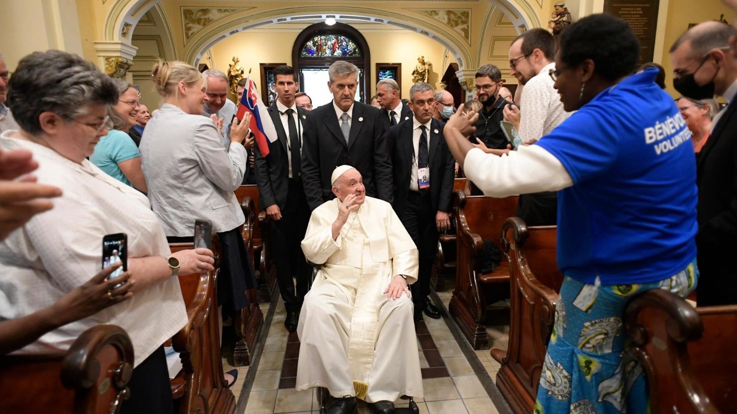 El quinto día del papa en canadá en un minuto - vatican news
