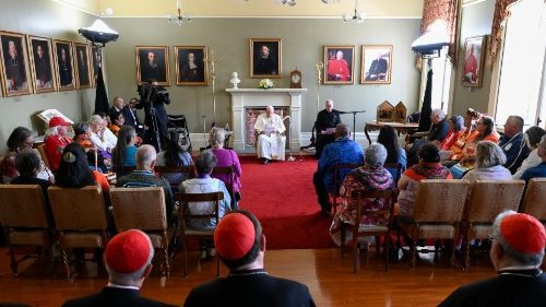 Påven tar farväl av urfolken i Québec: Jag känner mig som en av er