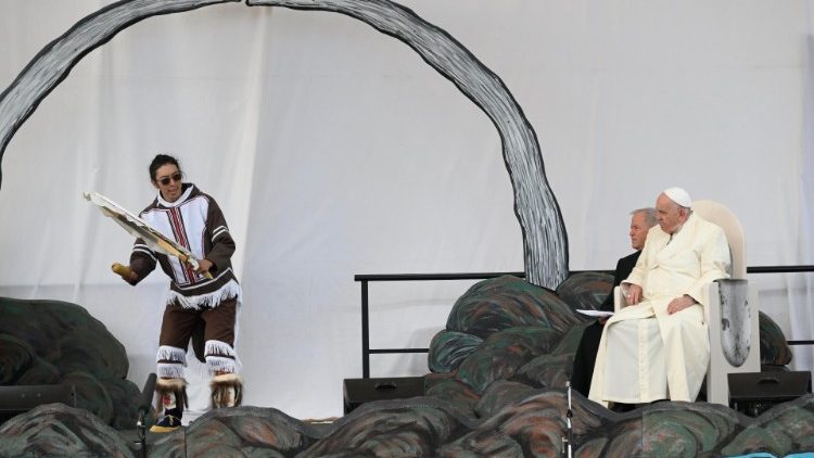 Папа падчас сустрэчы з супольнасцю інуітаў