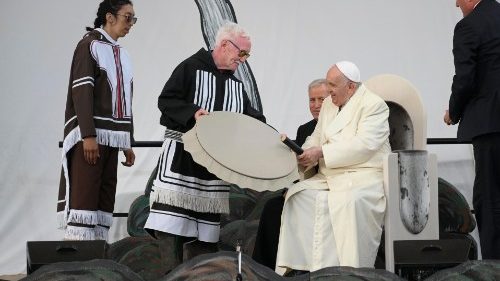 Papa me të rinjtë inuit: pa frikë, shikoni lart, ndiqni dritën e popullit tuaj
