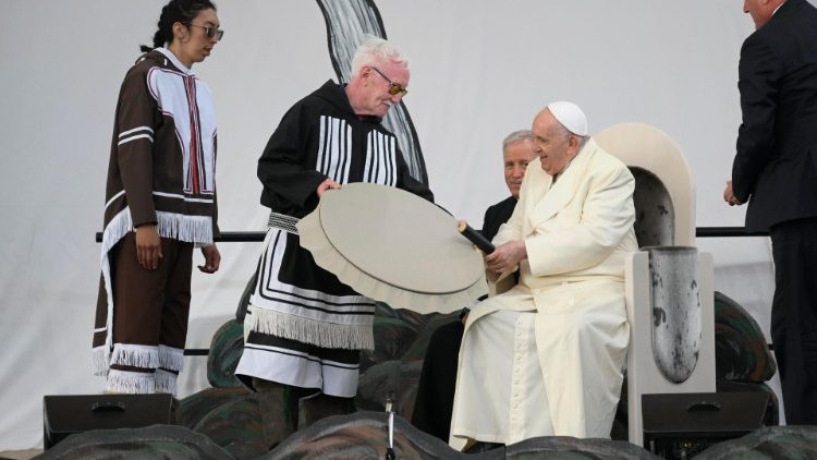Papież na spotkaniu z Inuitami
