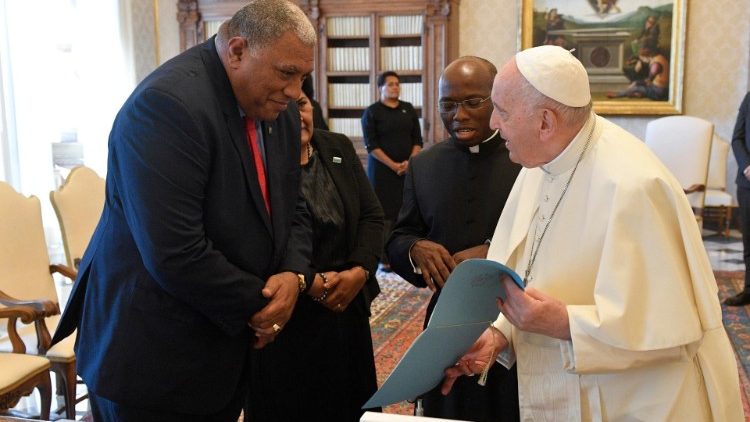 Le Pape François et le président de la République des Fidji Wiliame Katonivere le 1er août 2022