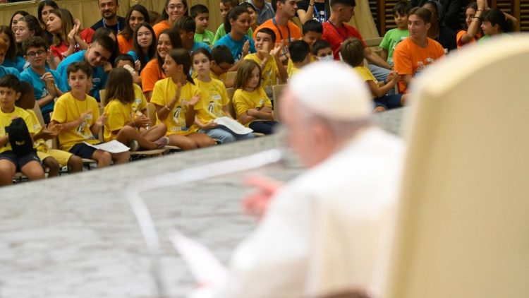 البابا في ختام مقابلته العامة مع المؤمنين: ليواصل لبنان السير على درب "الولادة الجديدة"