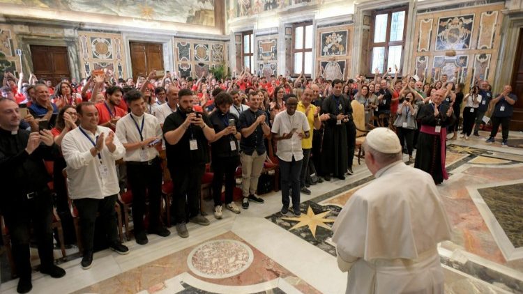 Папа Франциск на встрече с участниками молодёжного христианского лагеря «Альфа» (Ватикан, 5 августа 2022 г.)