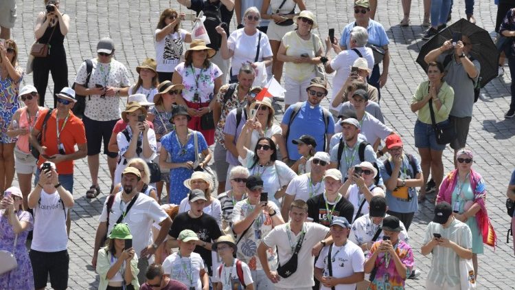 Miles de fieles y peregrinos escucharon las palabras del Papa en la solemnidad de la Asunción. (Vatican Media)