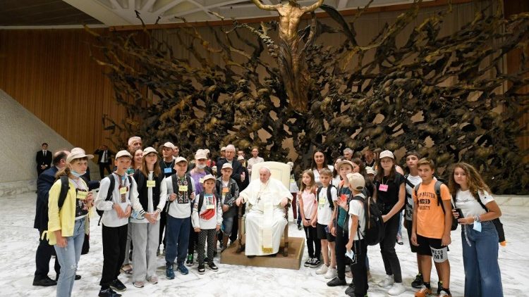 Der Papst mit Pilgergruppen