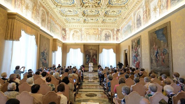 Il Papa nell'incontro con i partecipanti all'Assemblea della Conferenza Mondiale degli Istituti Secolari